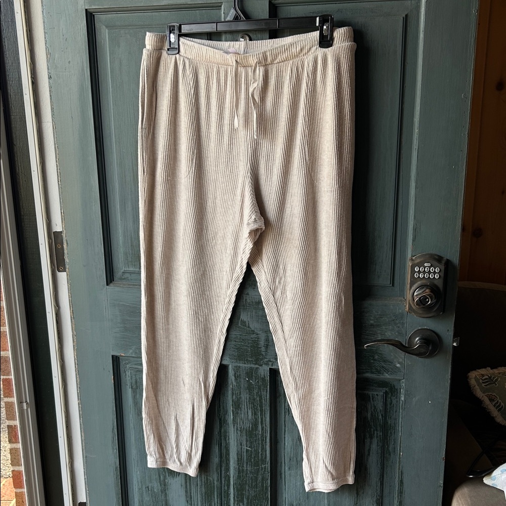 Auden women’s Beige Joggers